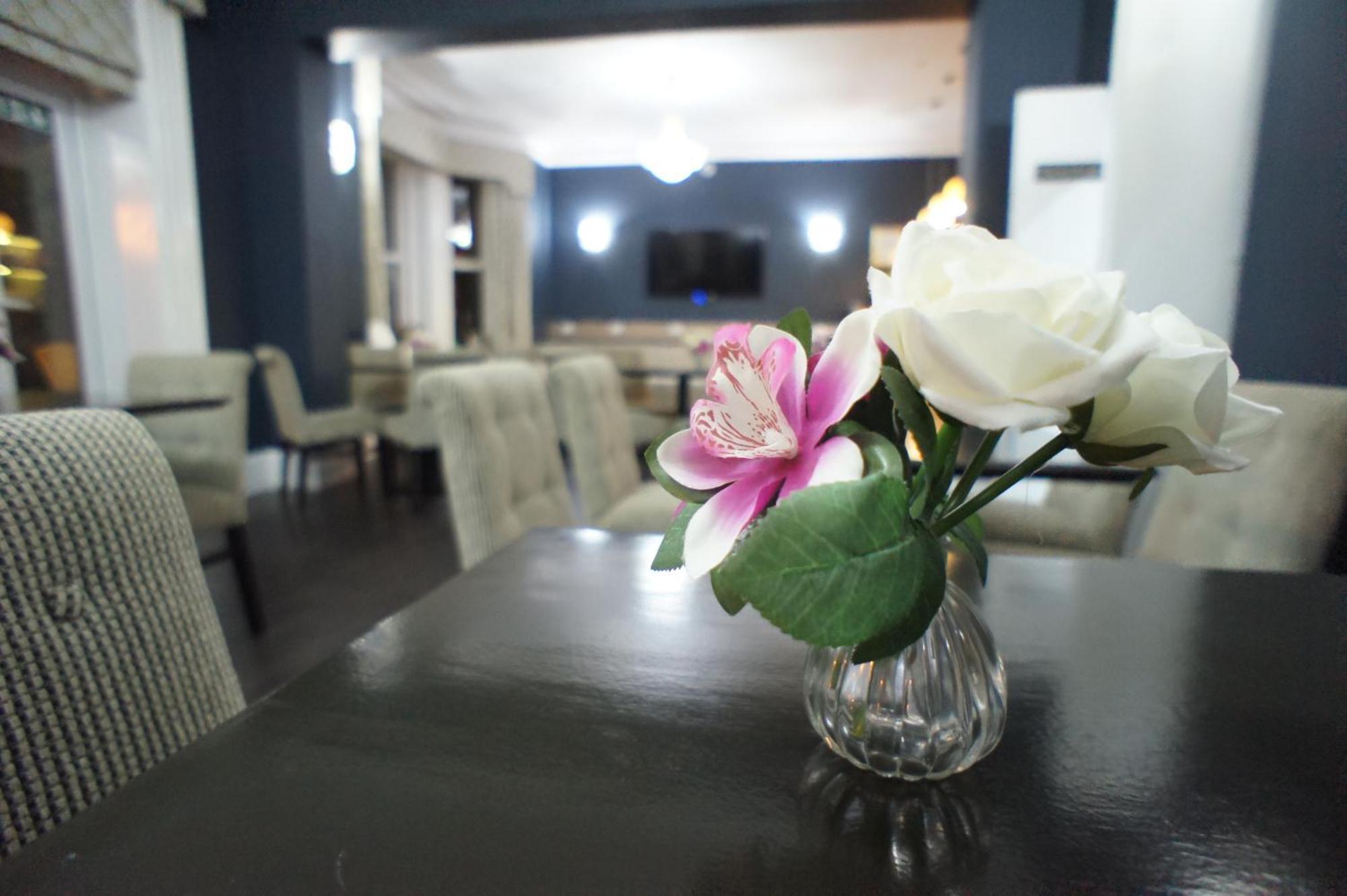 Applewood Hotel Борнмът Екстериор снимка