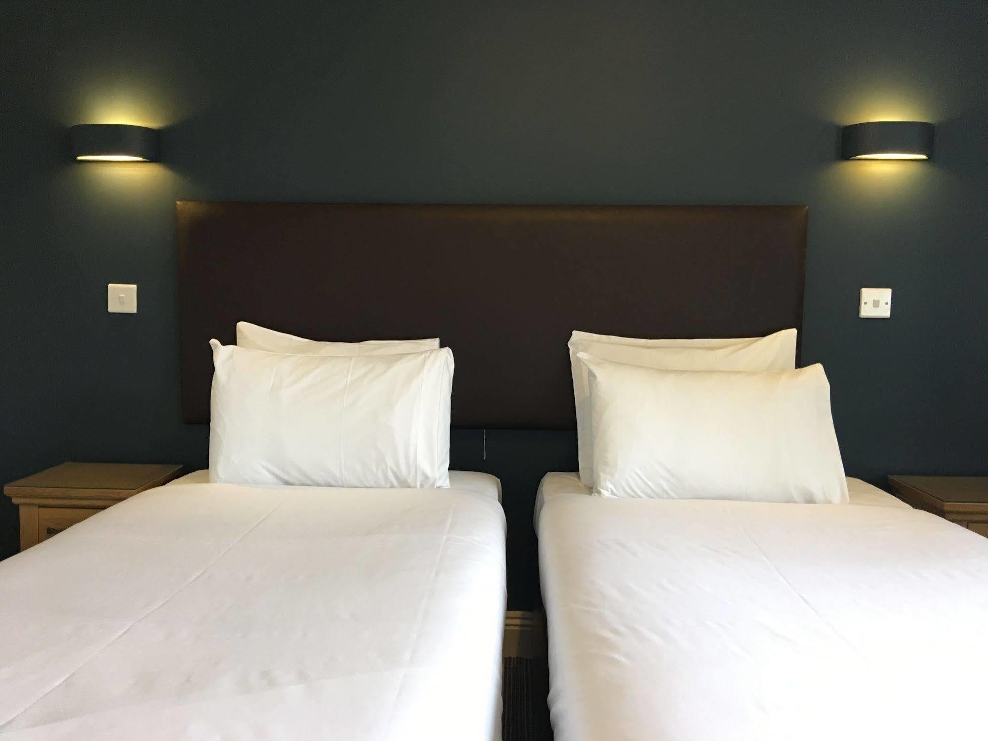 Applewood Hotel Борнмът Екстериор снимка
